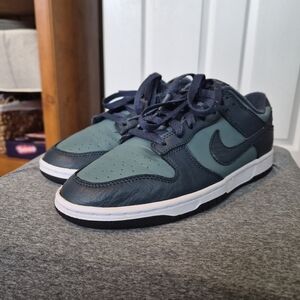 Men's NIKE DUNK LOW PREMIUM "Mineral Slate/Armory Navy/Wht" (DR9705-300) Sz. 8.5
